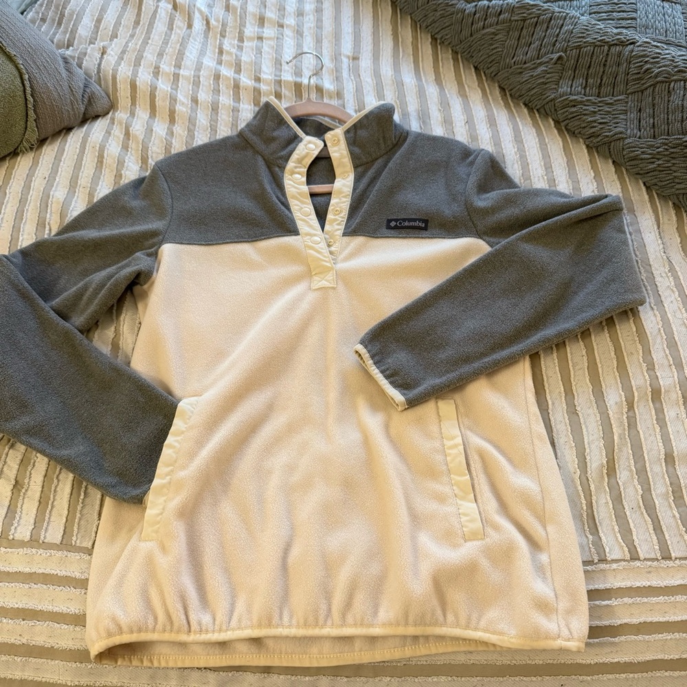 Columbia Women's Gray and Cream Teddy Jacket